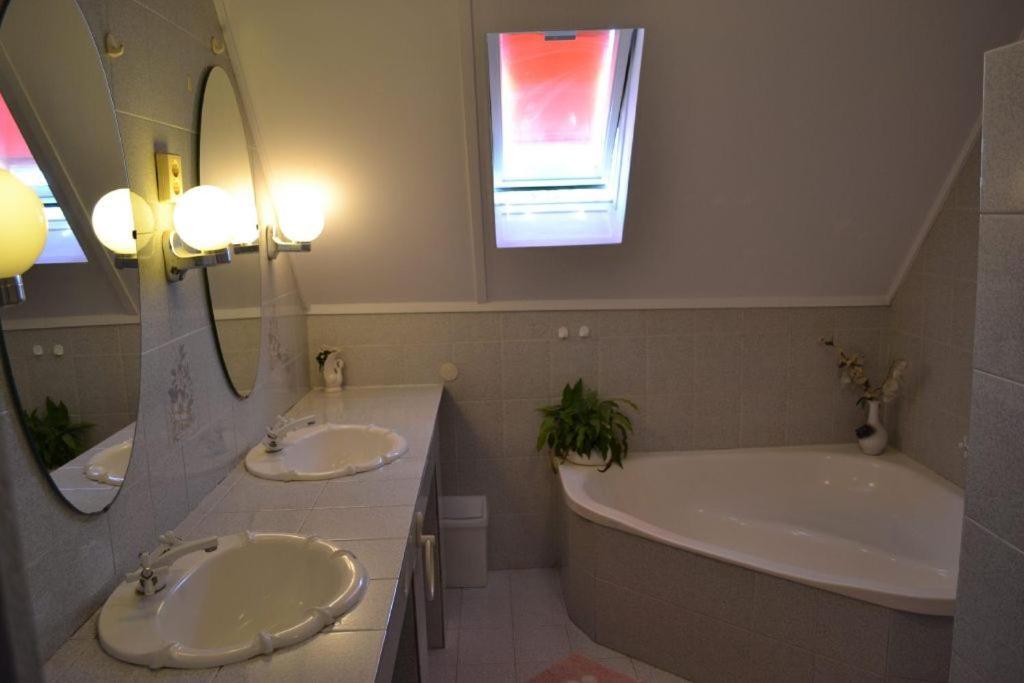 בלטונללה Leander Apartman מראה חיצוני תמונה
